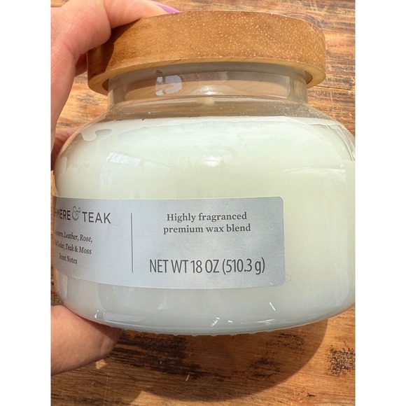 Better Homes & Gardens Cashmere & Teak 2-Wick Scented Candle 18‎ oz - Picture 4 of 5